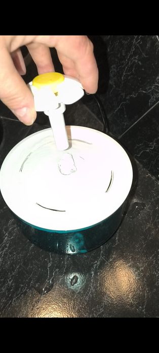 Красива забавна поилка за домашни любимци