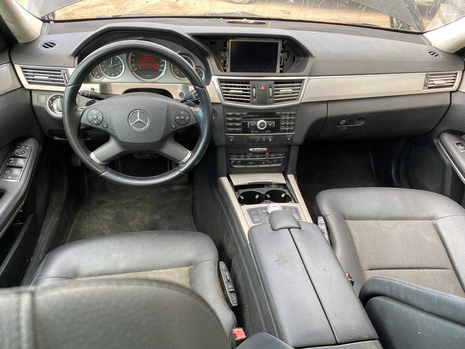dezmembrez mercedes E350i w212 / capota / faruri w212/bara fata w212