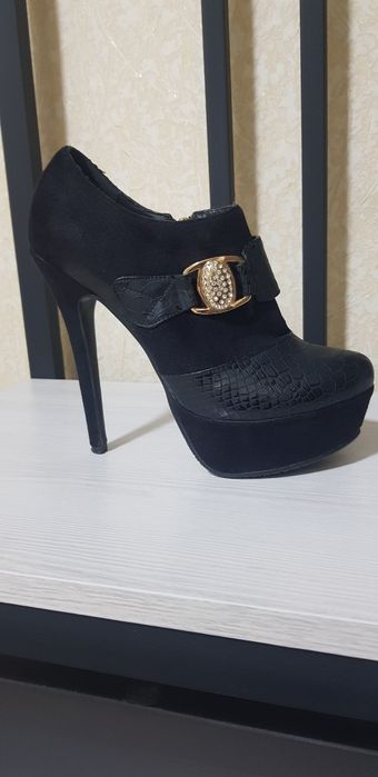 Модные стильные туфли на платформе