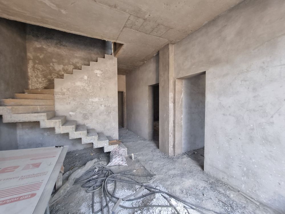 20 ta Kotej bor sotiladi  2 etajli 6 xona  70.000 ipateka  bor