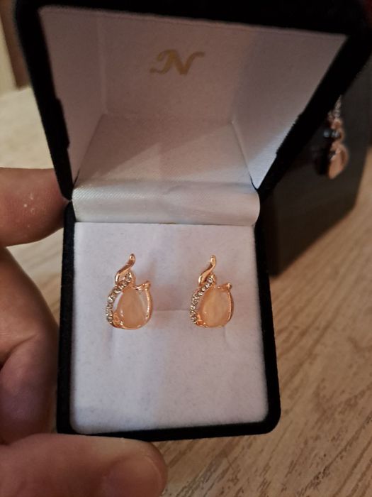 Продам новый комплект, качественной бижутерии .