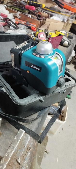 Продавам лазерен нивел