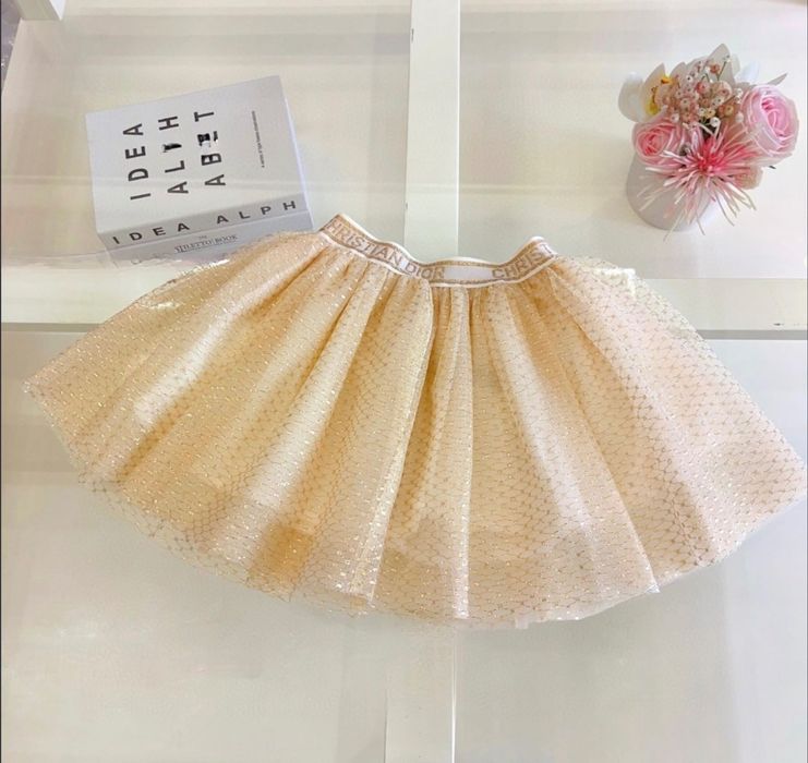 Детски комплект Dior пола и тениска.Размер 110см  120см 130 см и 140см