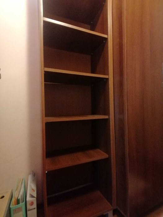 Спалня със скрин ,гардероб ,колона и шкаф