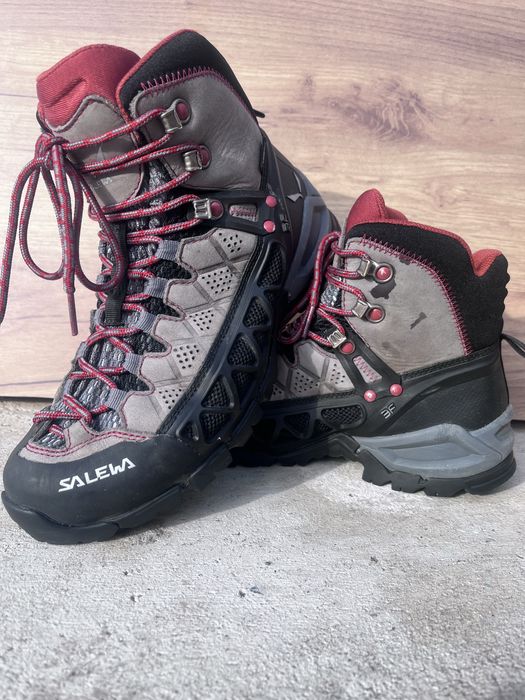 Дамски планински боти SALEWA