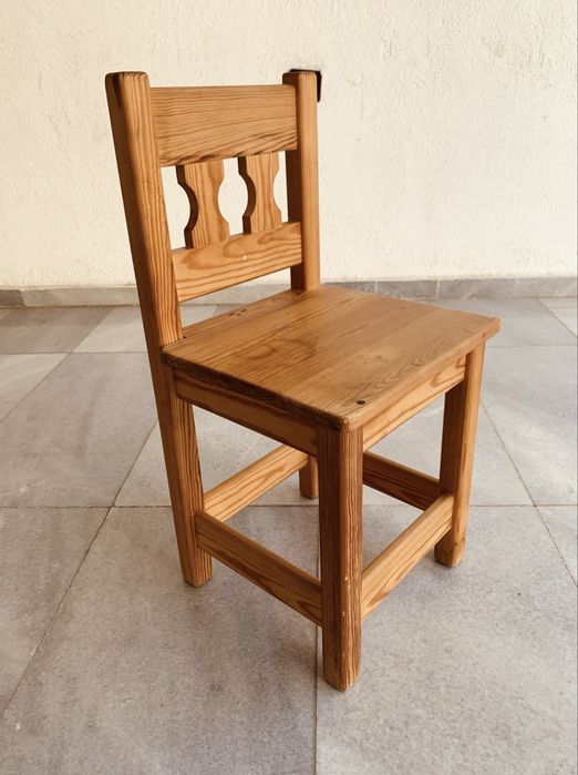 Ретро скандинавски детски стол – масивно дърво