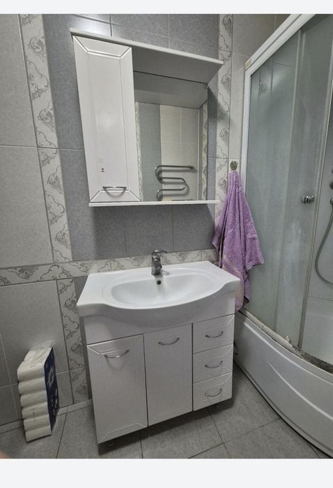 Зеркало с тумбой