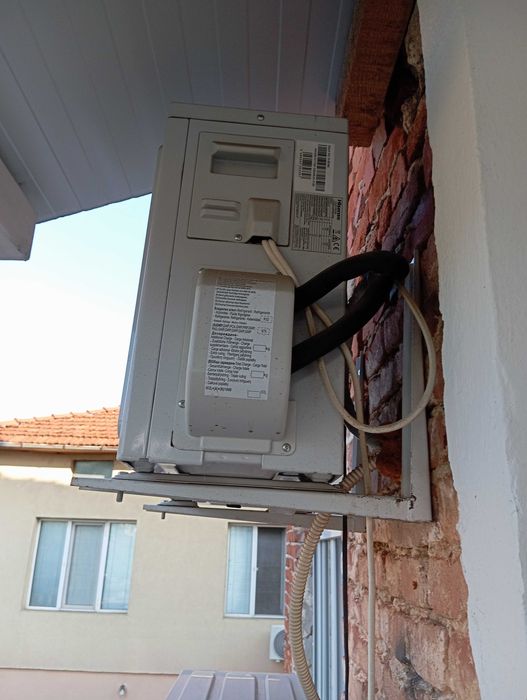 Климатик HISENSE CA25YR03G/ CA25YR03W много добро състояние,с гаранция