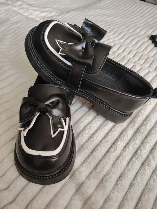 Продам туфли школьные