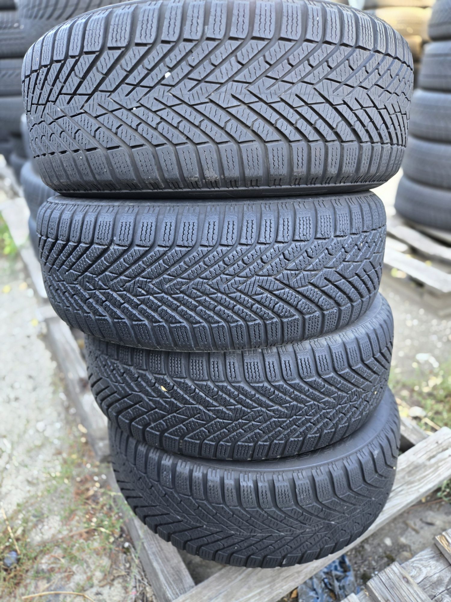 4бр. 205 55 16 Pirelli зимни.