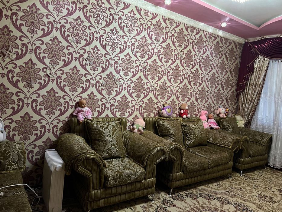 Диван(раскладной) и кресла (богатый вид)