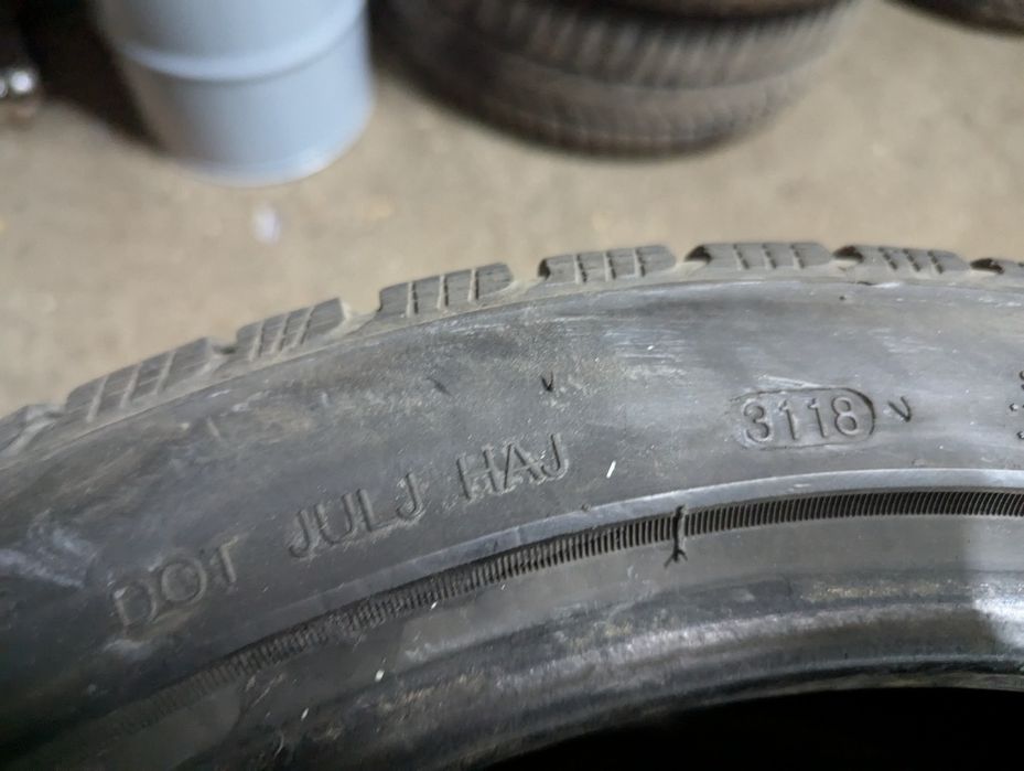Anvelope iarna 225/45 R18