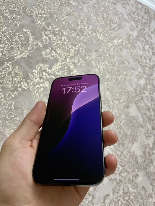 Продам Iphone 16 pro,в идеальном состояний,количества зарядки 214 раз