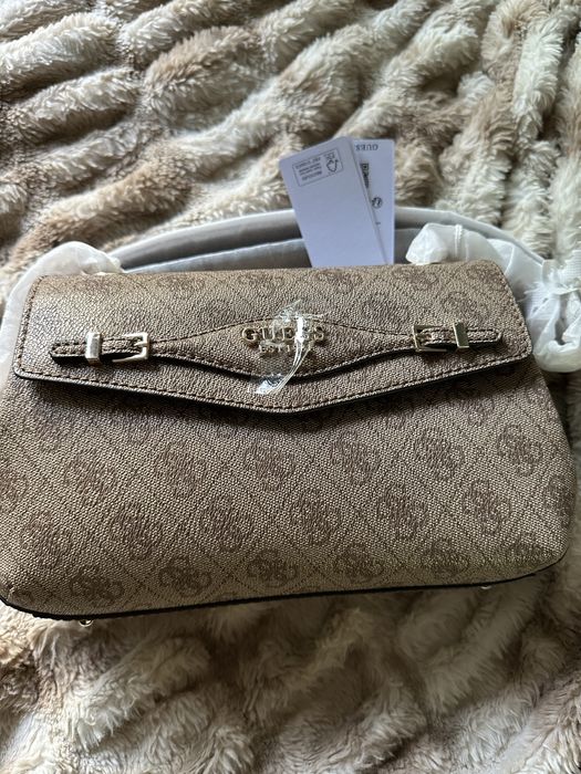 Чанта  Guess чисто нова с етокет