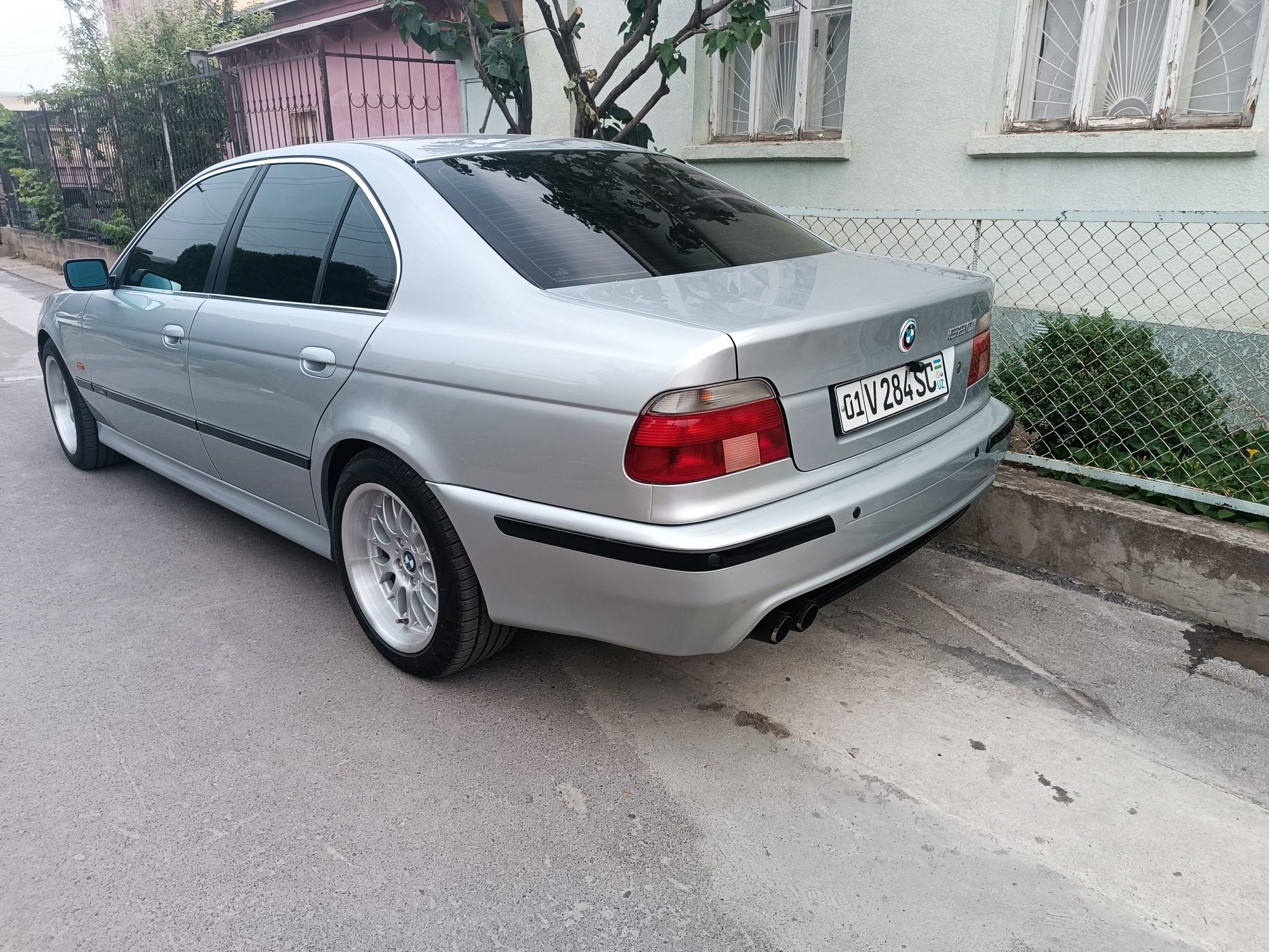 Bmw 520i sotiladi srochna
