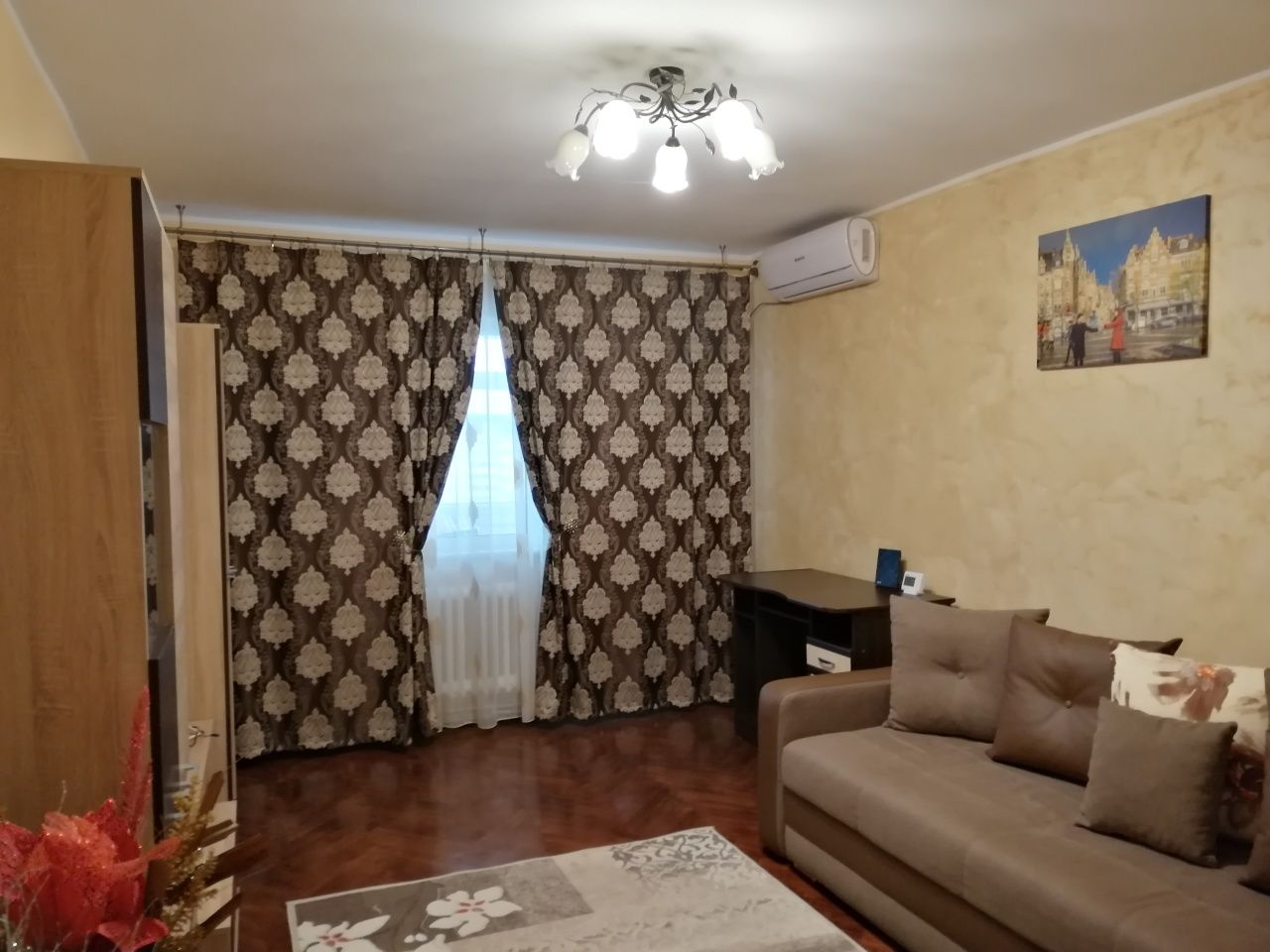 Închiriez apartament 3 camere