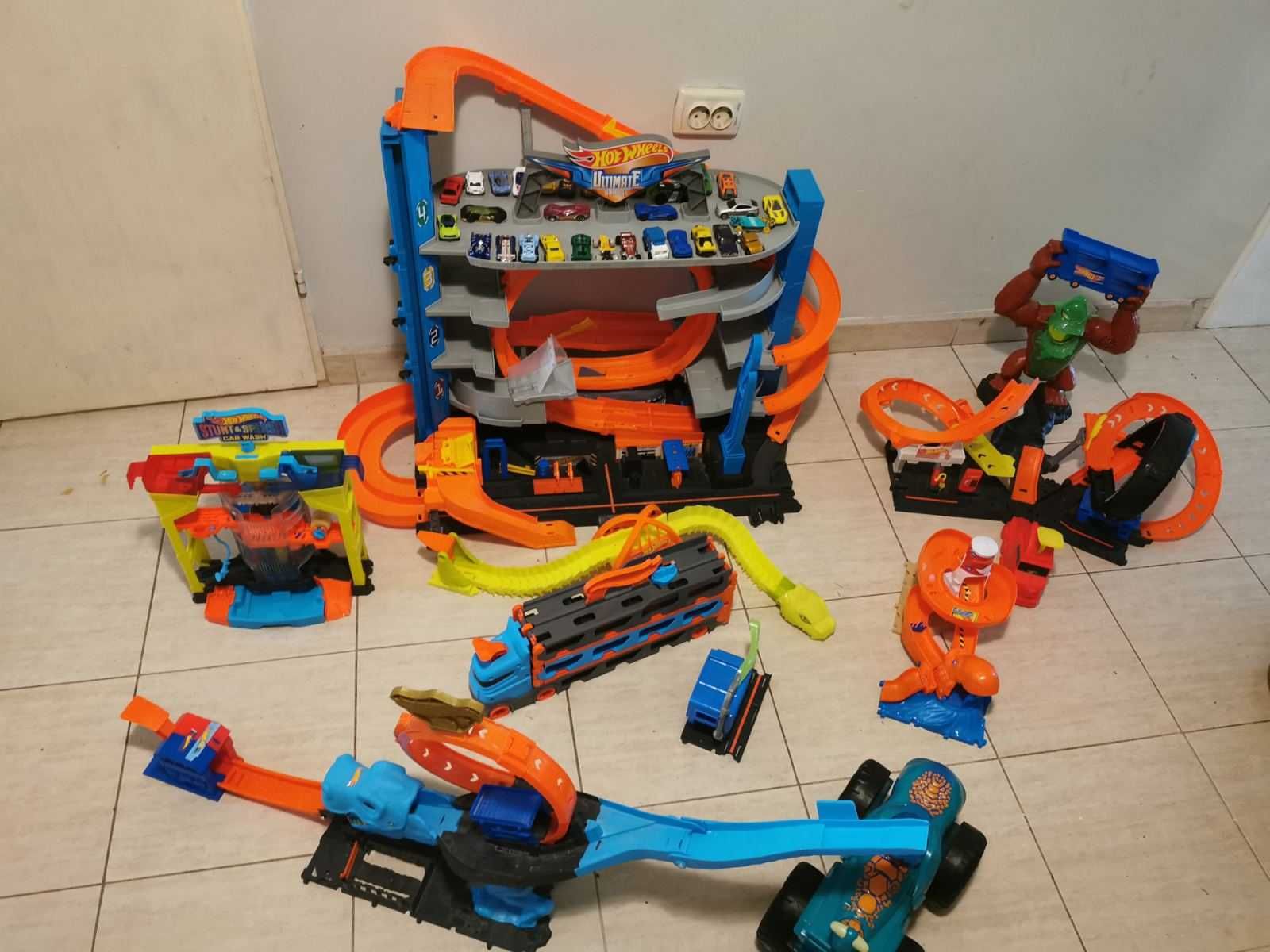 Hot wheels писти със колички
