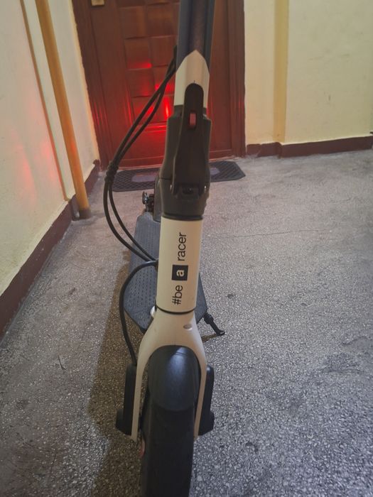 Trotinetă electrica aprilia