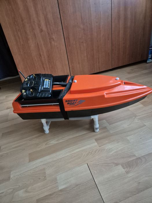 Barcă de nada caras