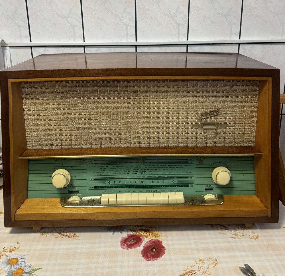 Vand radio Gerufon,functioal,estetic arata f bine ,pe lampi ,an 1963