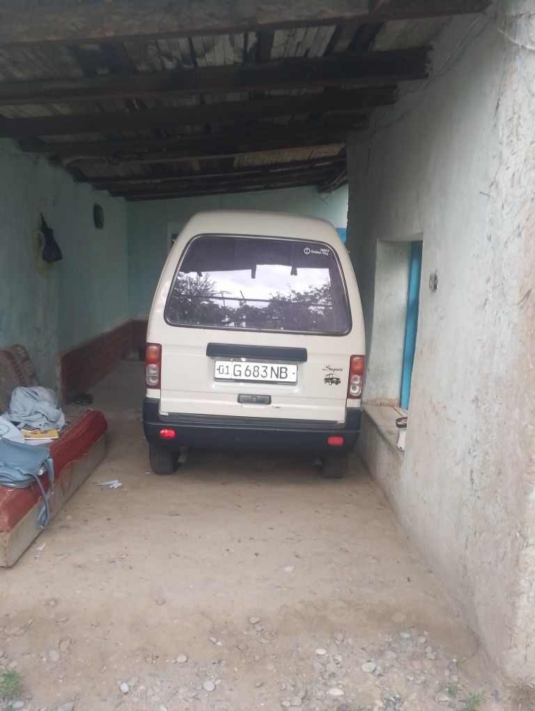 Puli kelishtirladi kurib moshina oldida gaplashiladi