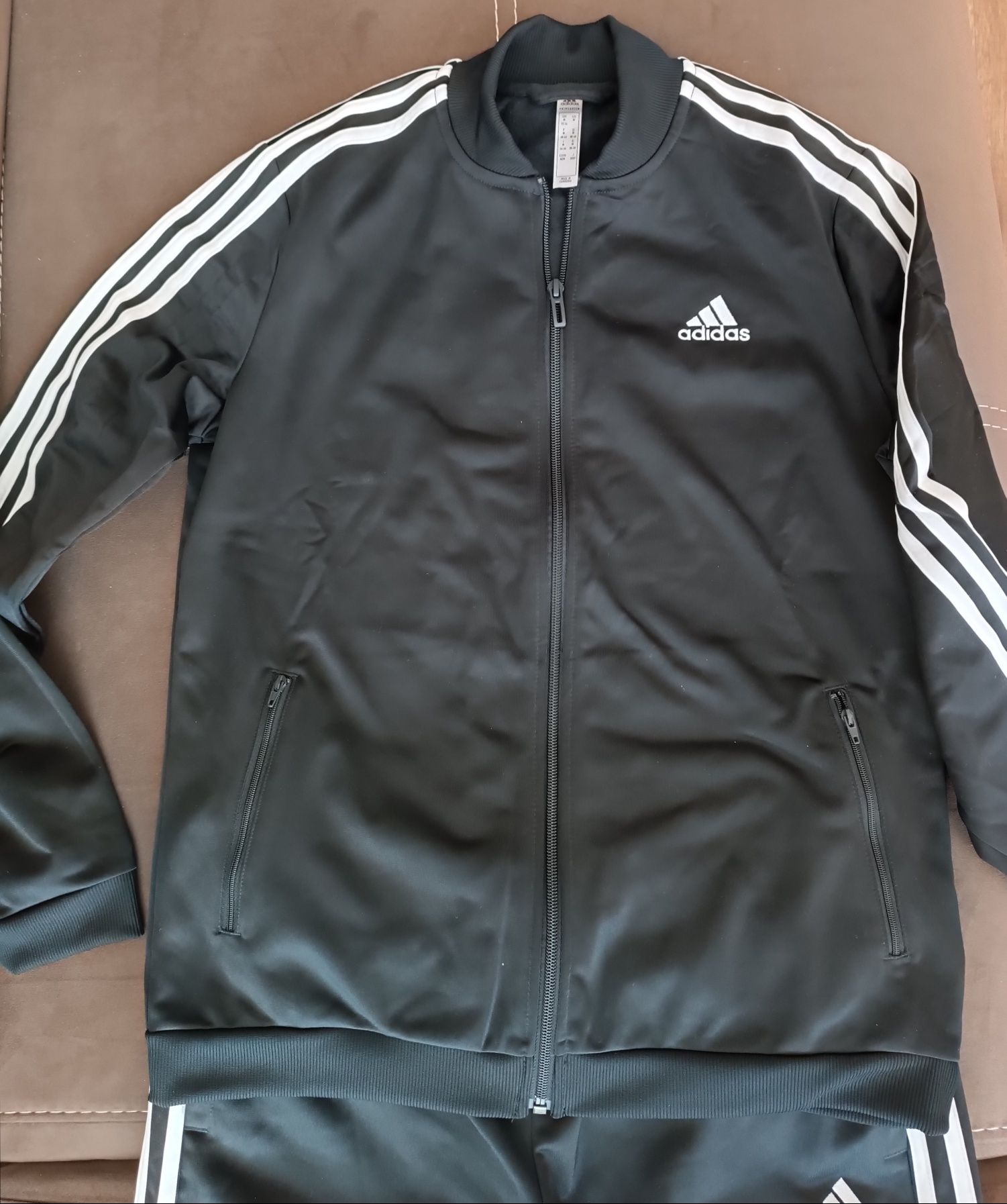 Анцуг Adidas. Размер М