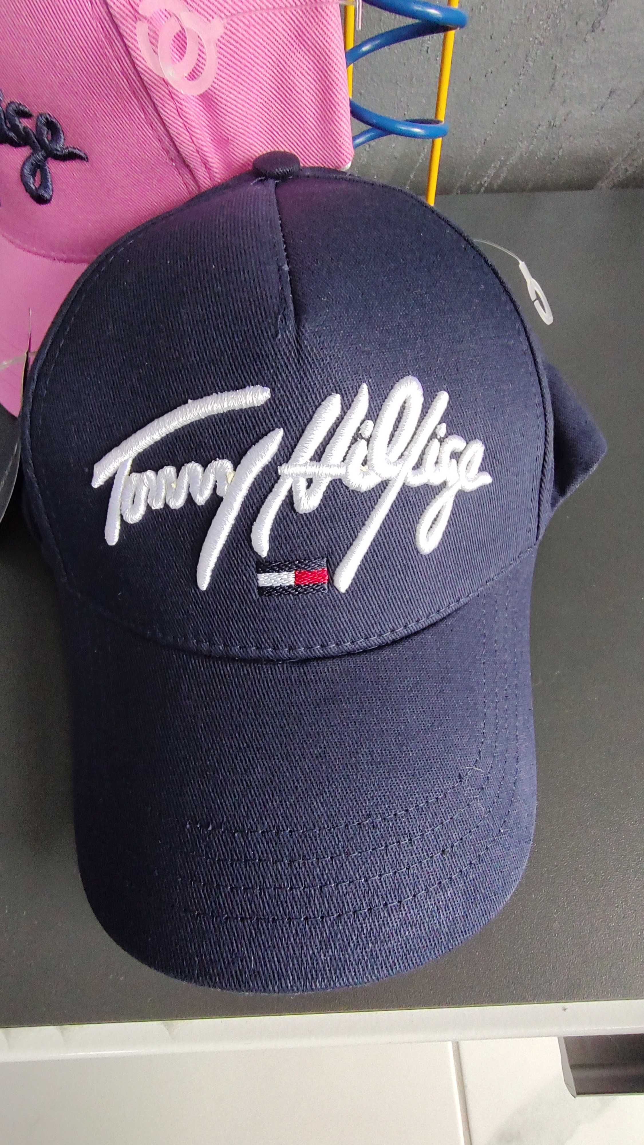 Нова шапка в козирка Tommy