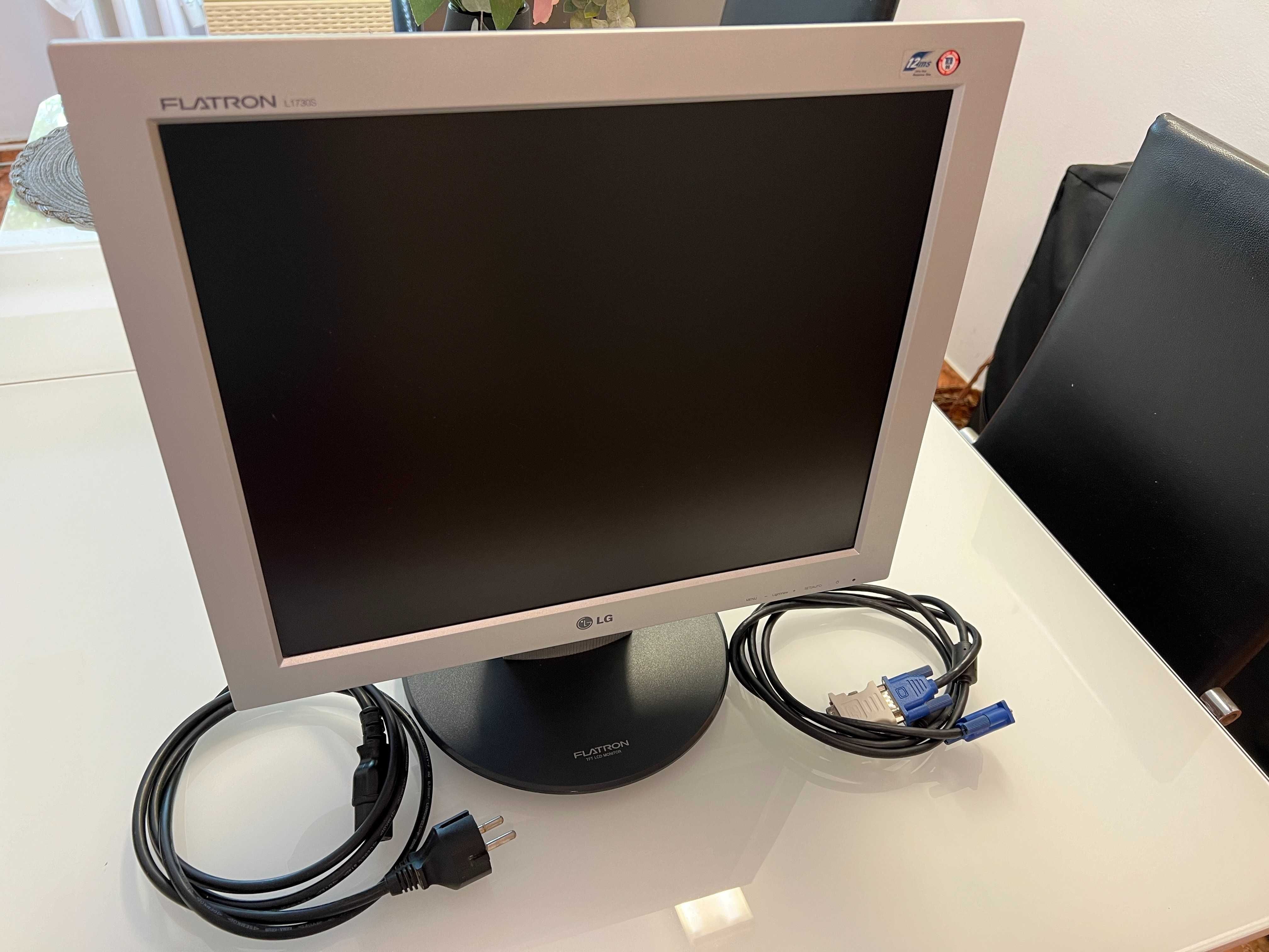 Monitor LG Flatron 17", Cablu alimentare si cablu VGA.