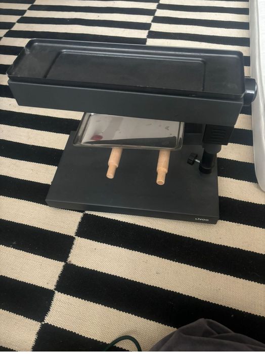 Aparat de topit brânză Cheese Raclette LIVOO
