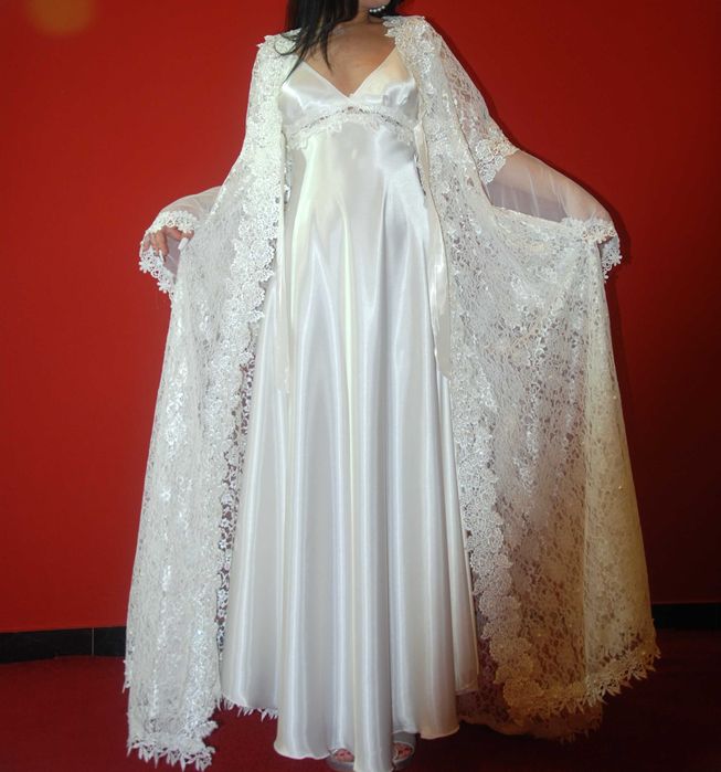 Rochie albă dantelă și satin din doua piese