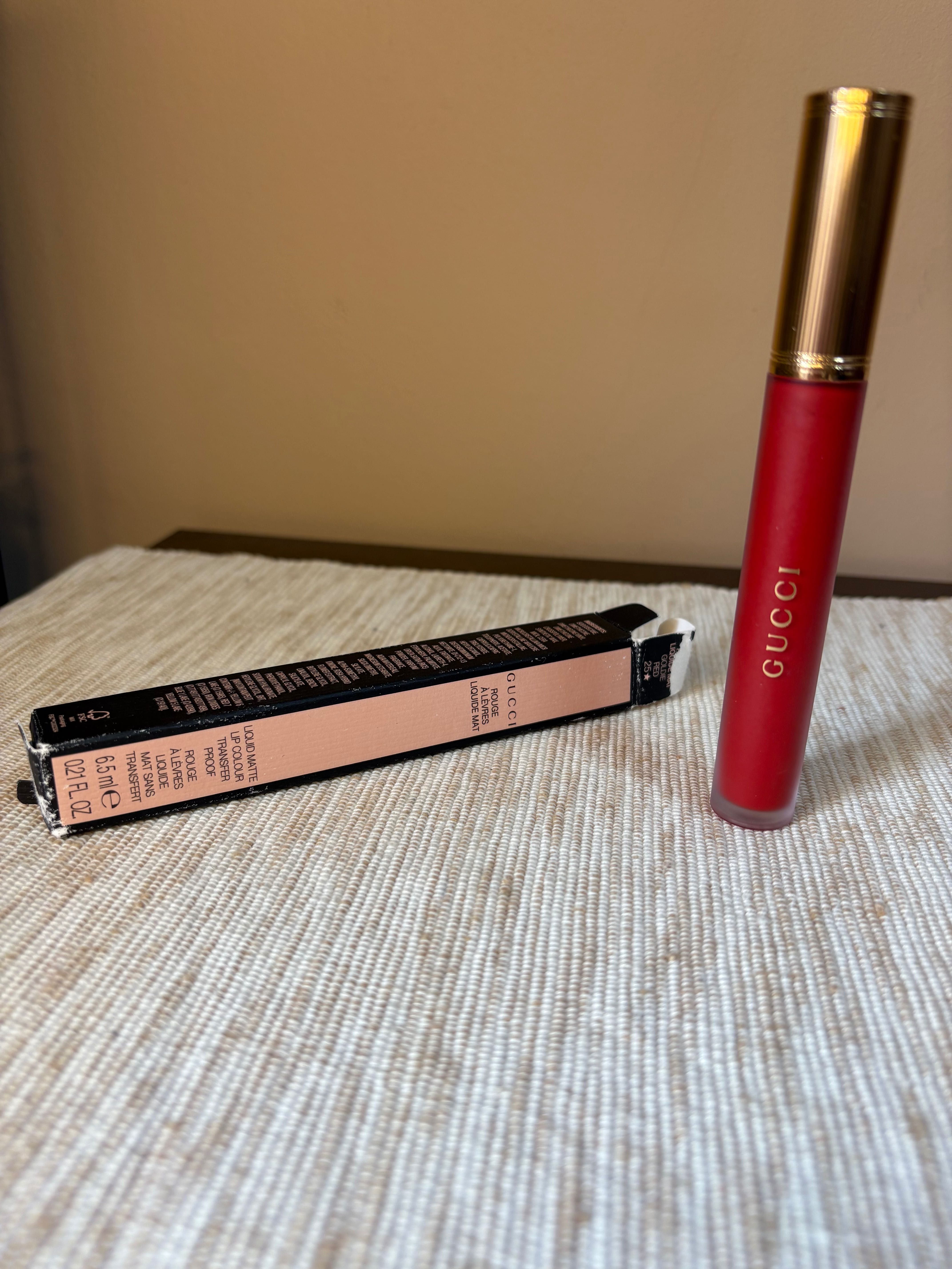 Ново течно матово червило Gucci