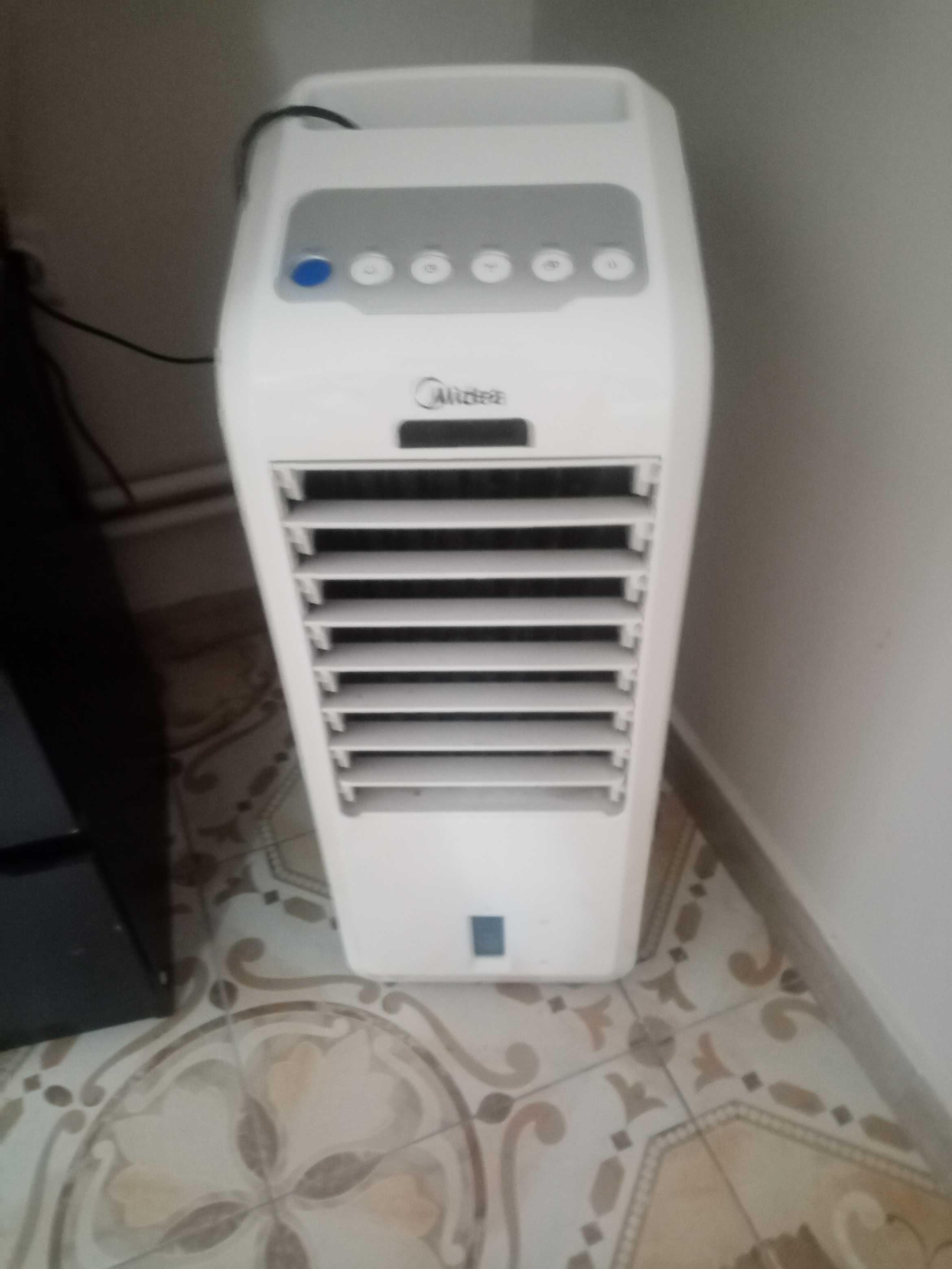 Aer cu răcire cu apa Midea