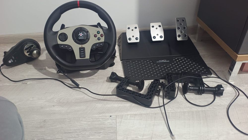 Vând sau schimb volan gaming miria mg7418