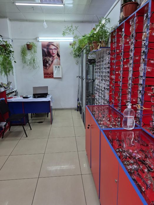 Продам действующий бизнес,,оптика,,