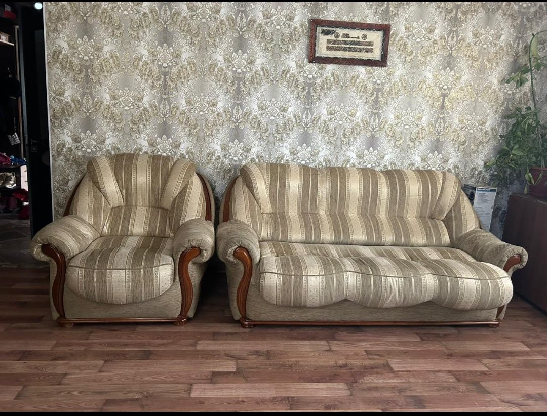 Диван и два кресла продам