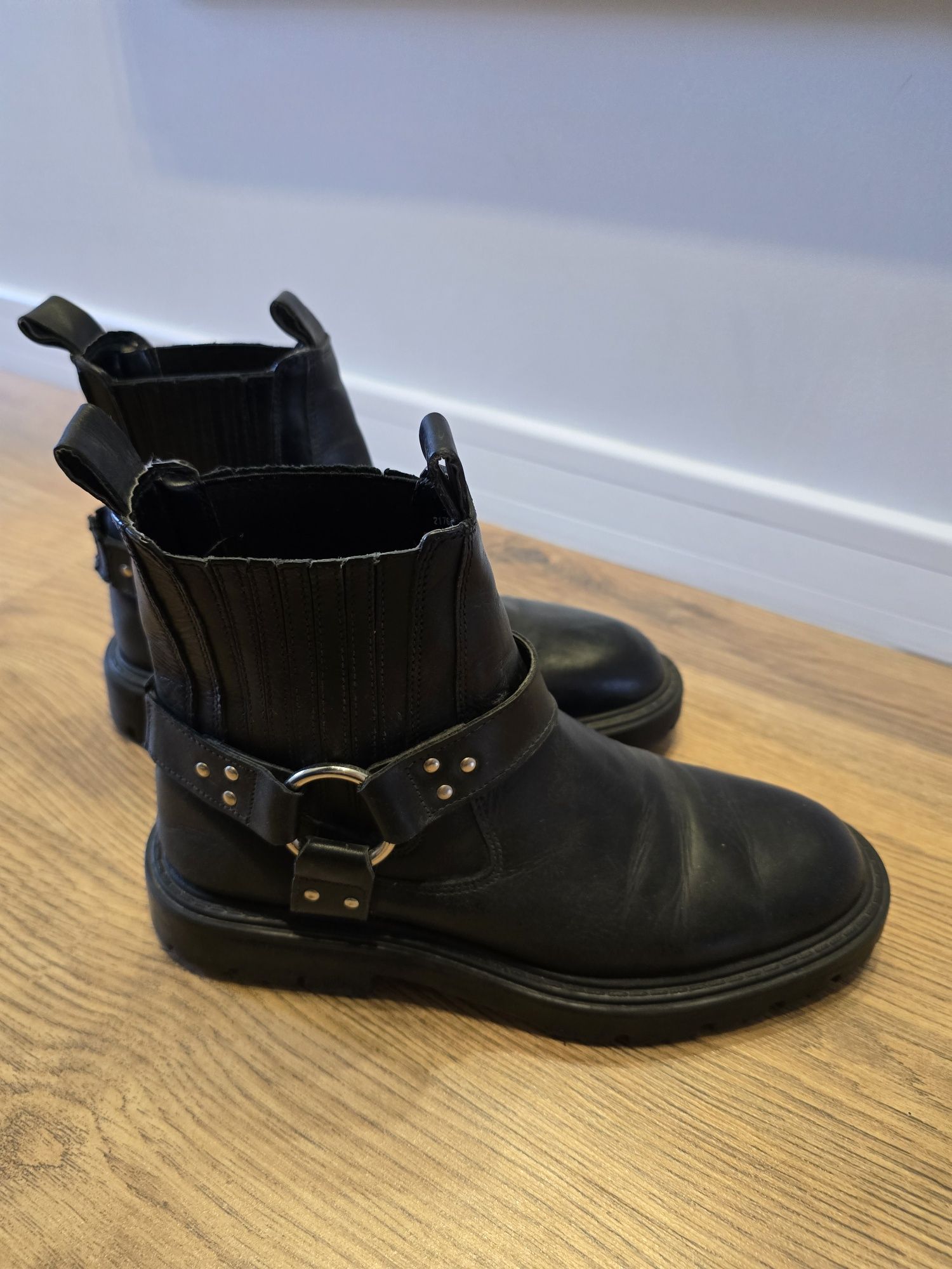Дамски боти и чехли  Zara / естествена кожа 37-38 номер