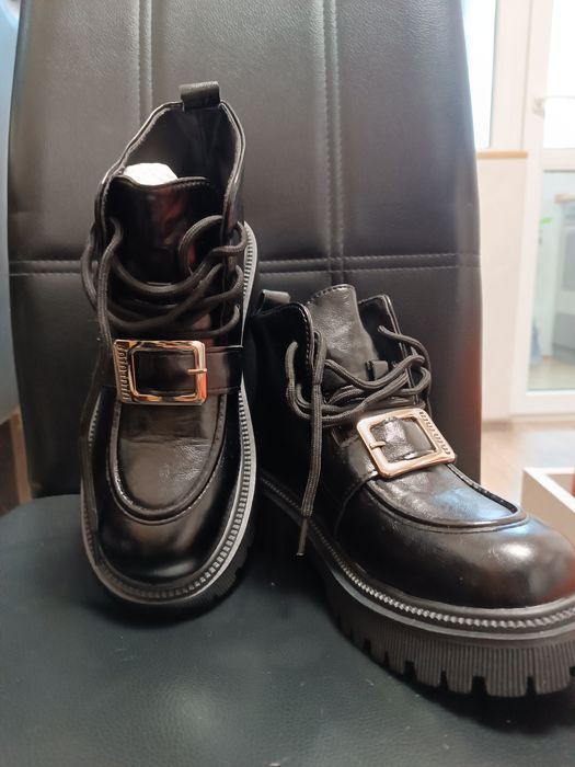 Чисто нови дамски боти