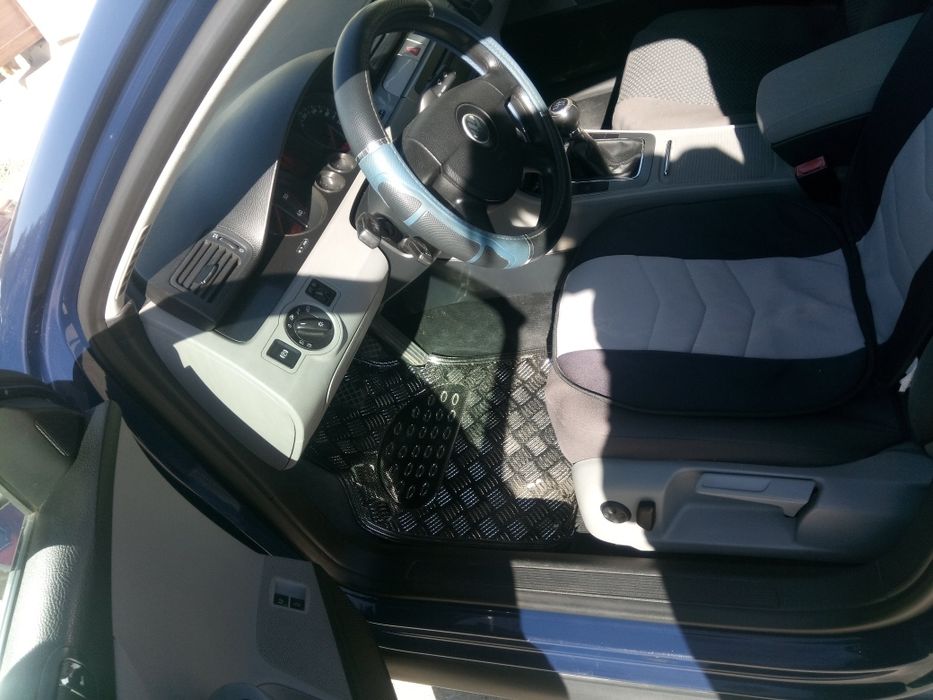 Vând Volkswagen Passat B6