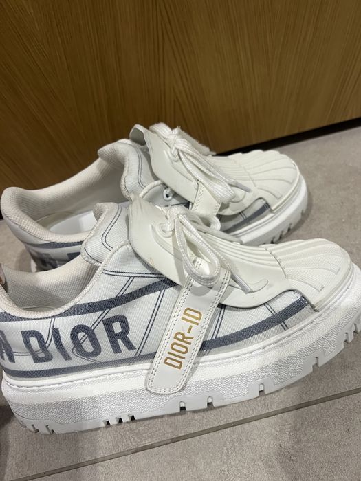 Маратонки Dior.