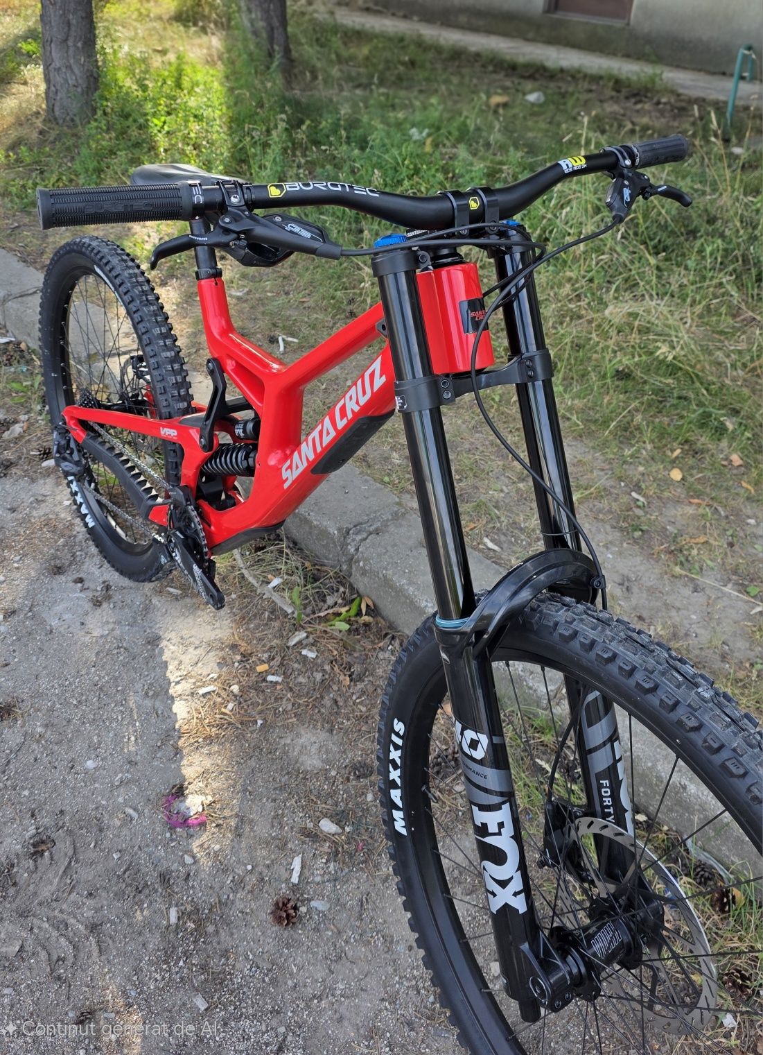 Bicicleta Santa Cruz V10 8 CC DH S-kit MX Gloss Red 

Bicicleta Santa