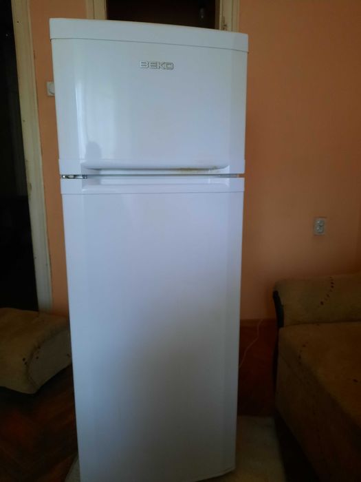 Работещ хладилник с горна камера Beko, Получаване на място в Русе.