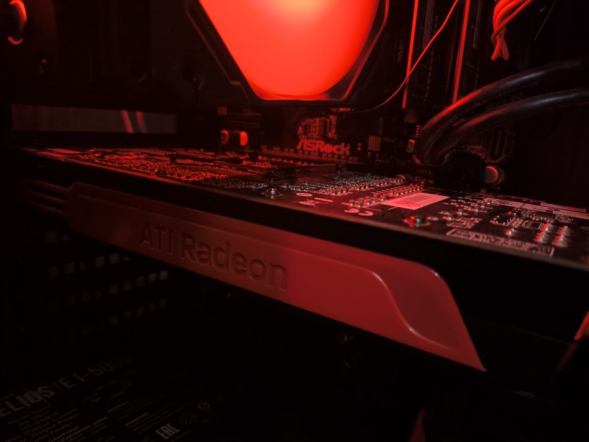 Видеокарта Radeon 5850 1Gb