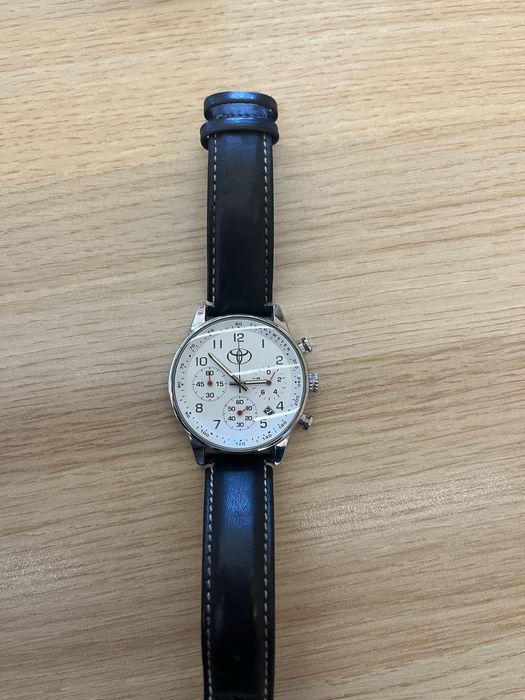 Оригинальные часы Тойота