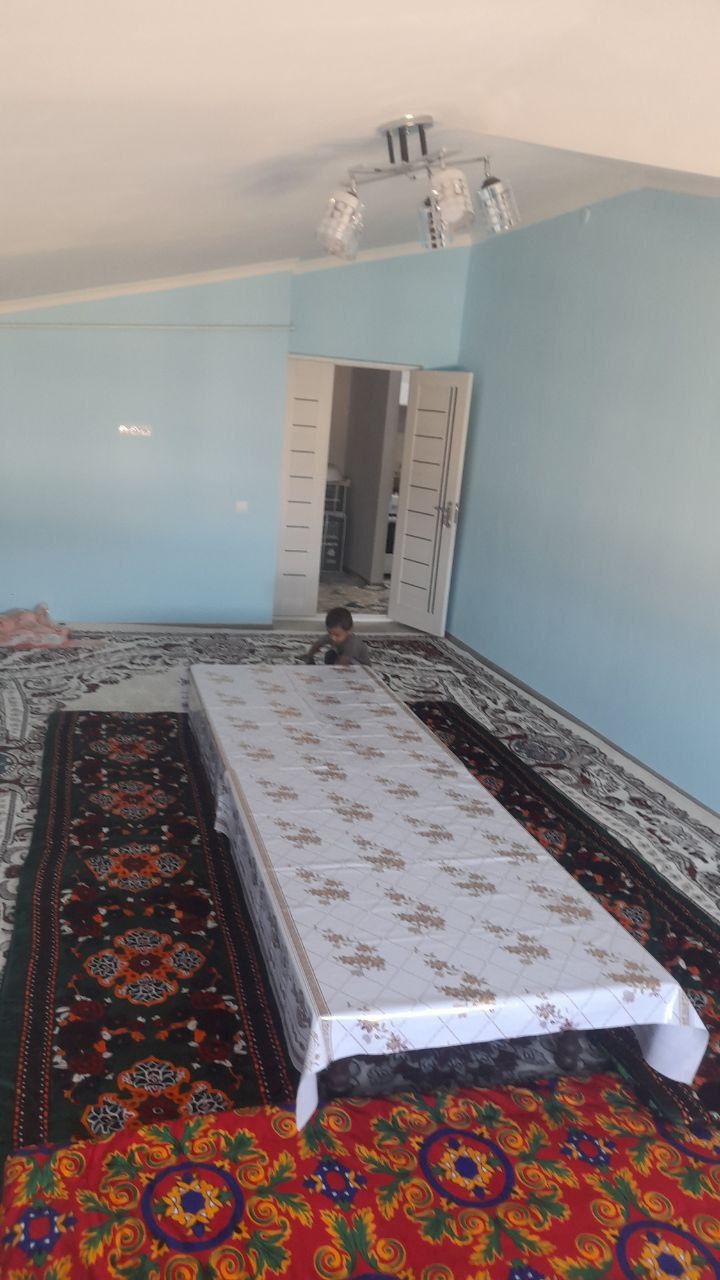 Uy sotiladi mansarda Jizzax vokzal kriditi bor. Srochna