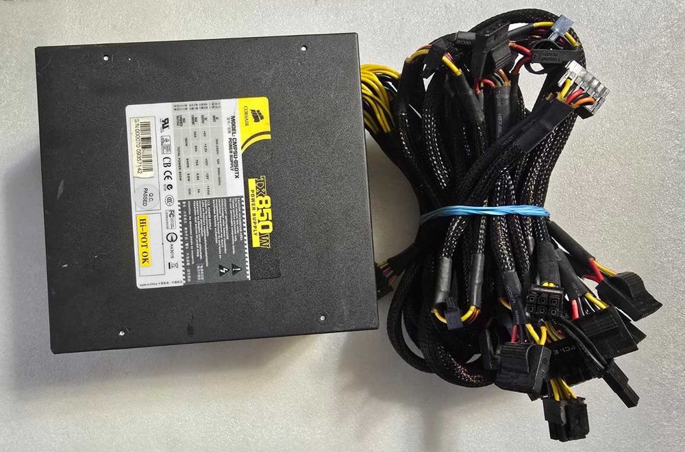 Sursa PC Corsair 850W CMPSU-850TX 4x PCI-E 8 pin Certificare 80+ 120mm