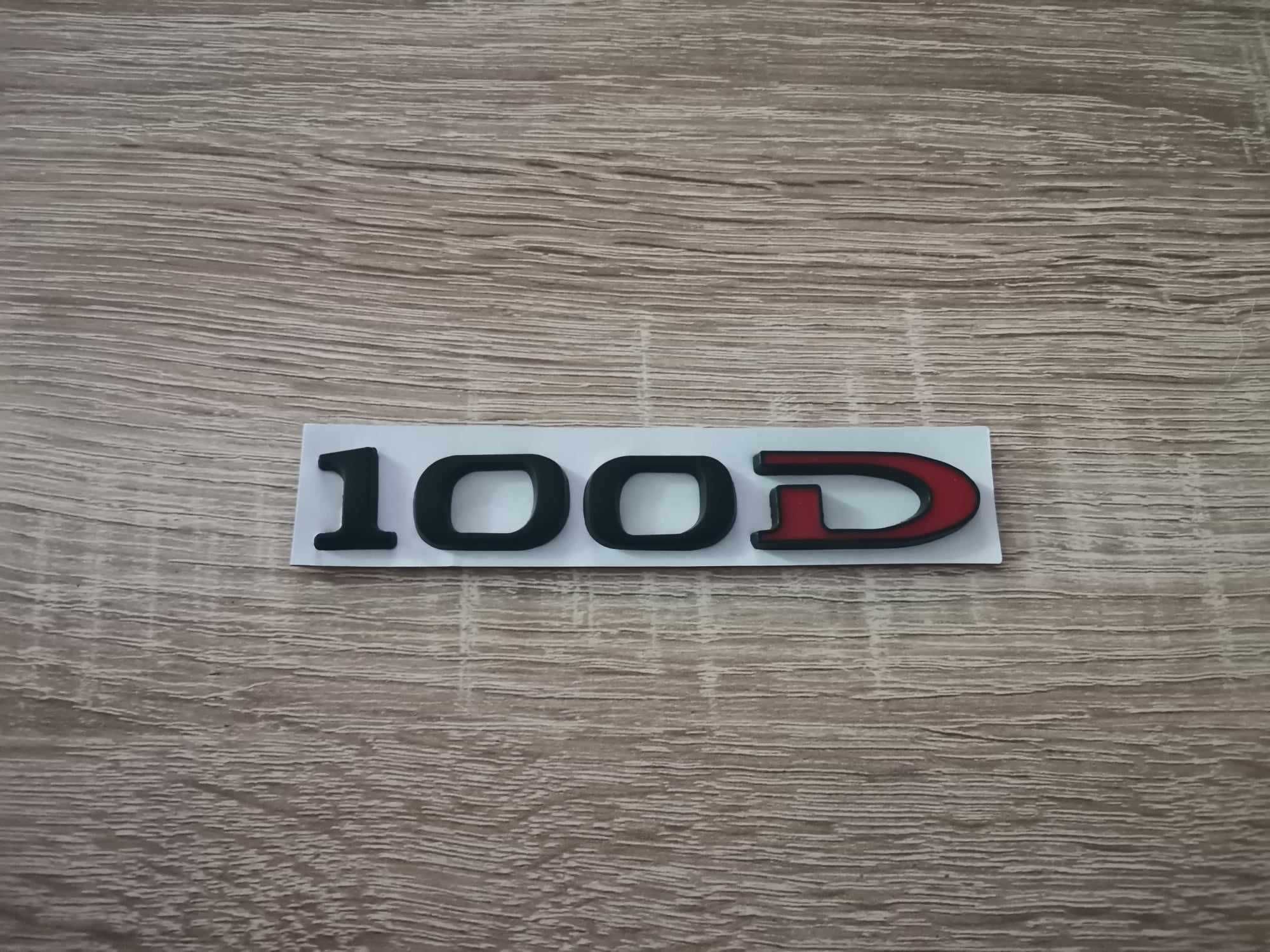 черен надпис Tesla Тесла 100D