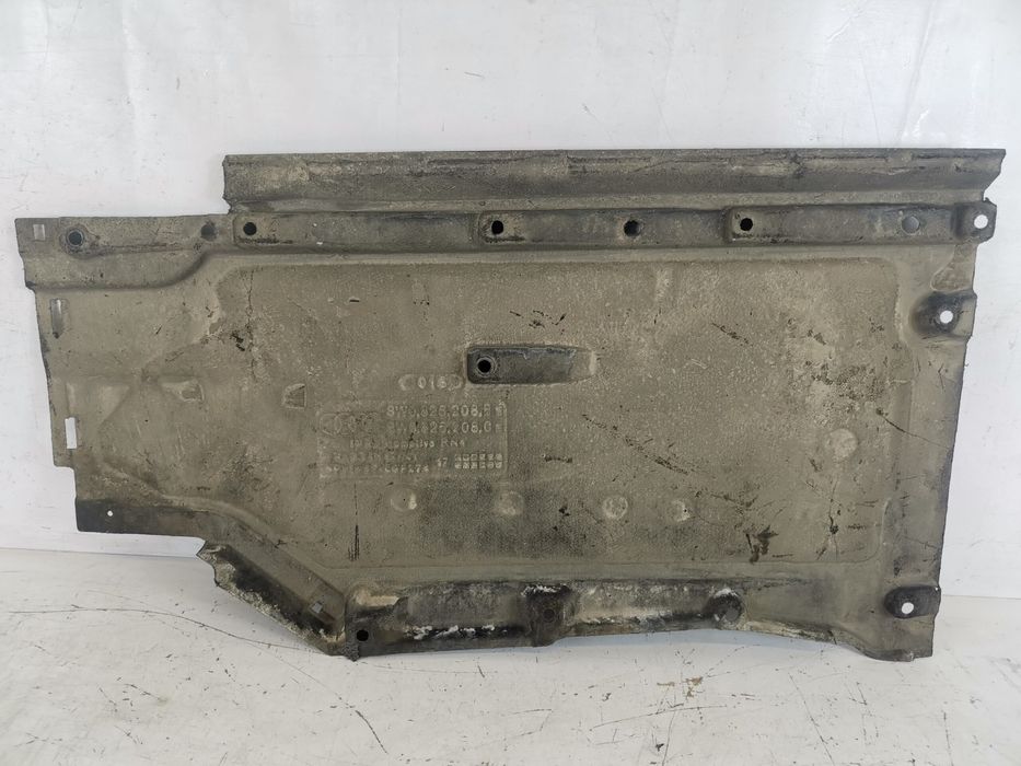 Ауди А4 / Audi A4 Предпазен щит на каросерията отдясно, оригинален, в