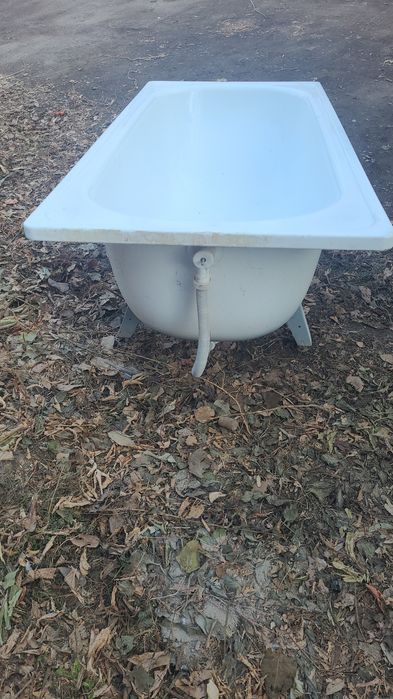 Продаю ванну металлическую 150см.