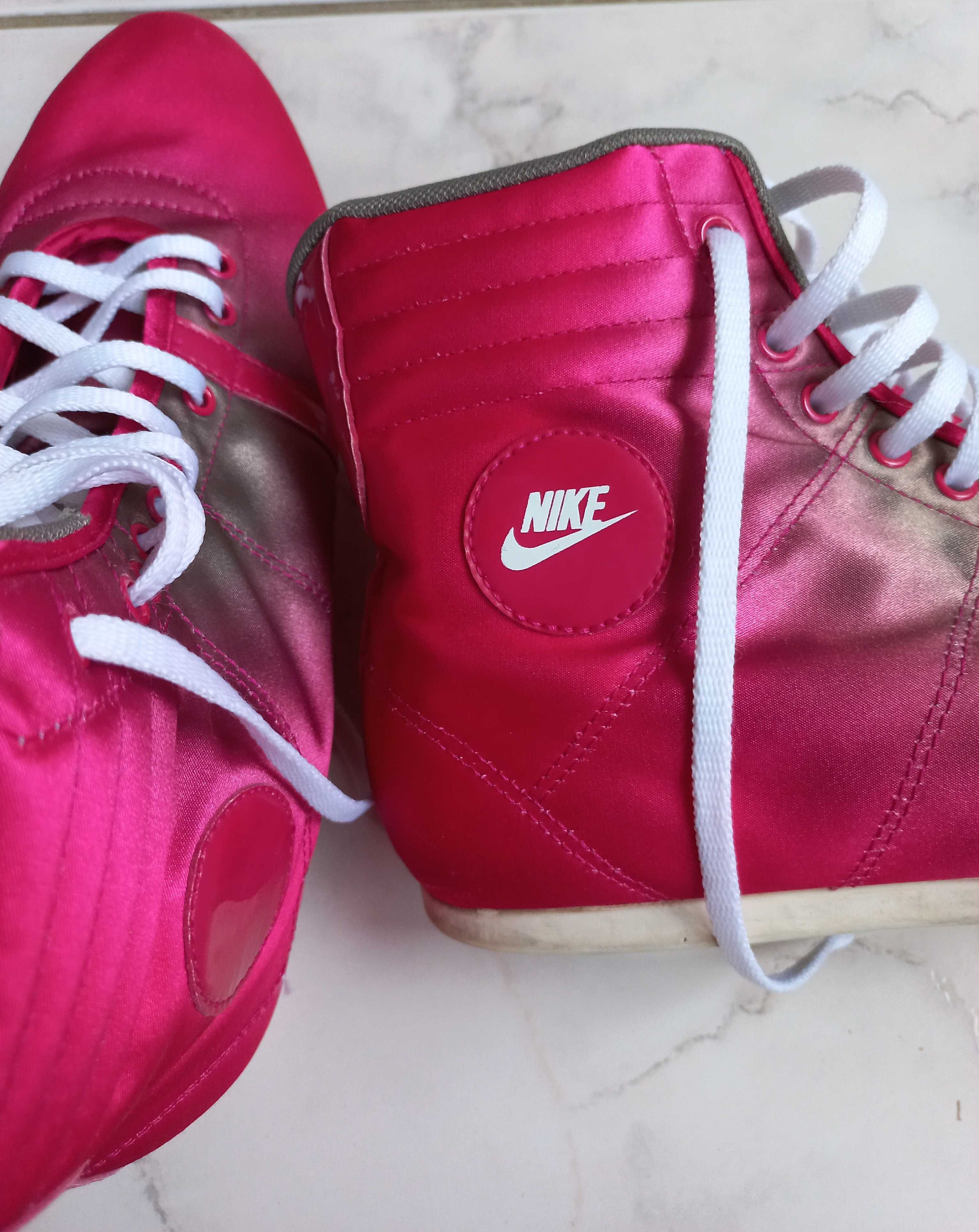 Маратонки NIKE 39 номер