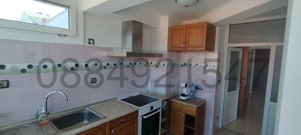 Продава апартамент 140 кв.м в центъра-5 етаж-непоследен